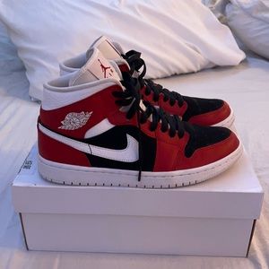 Jordan 1 Mids